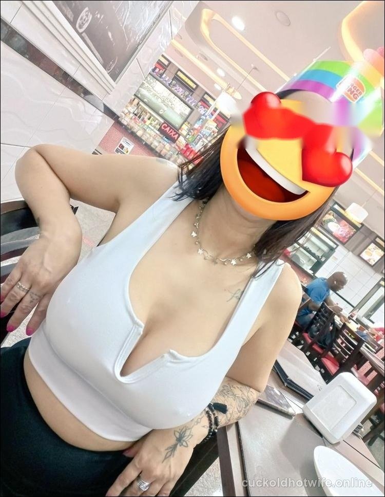 Branquinha casada mostrando os peitos gostosos - Foto amadora caseira 10