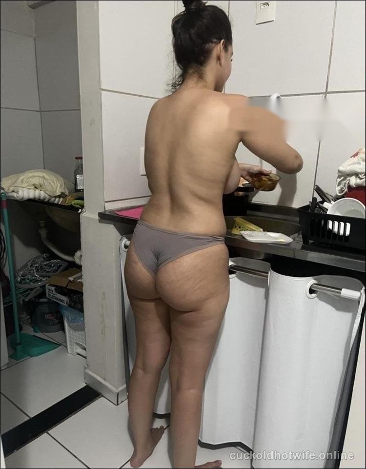 Branquinha casada peituda em fotos nuas - Foto amadora caseira 1