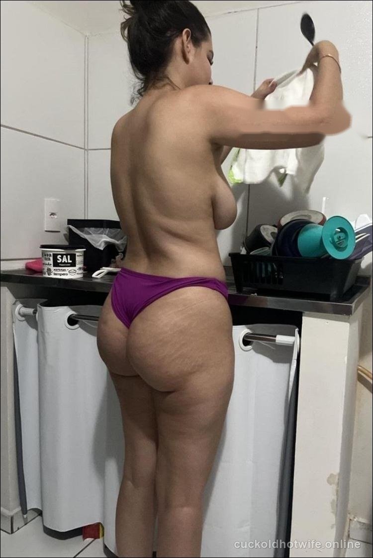 Branquinha casada peituda em fotos nuas - Foto amadora caseira 4