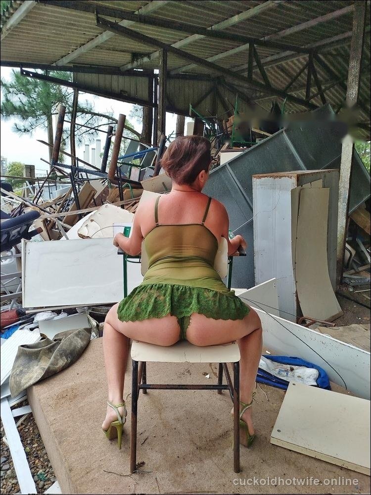Branquinha casada sem calcinha fazendo compras - Foto amadora caseira 2