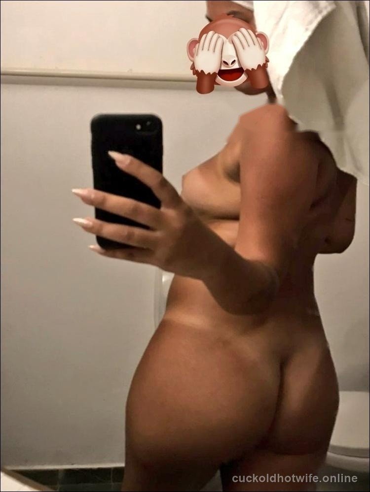 Casada gostosa mostrando a sua bundona pra gente - Foto Principal Caseira