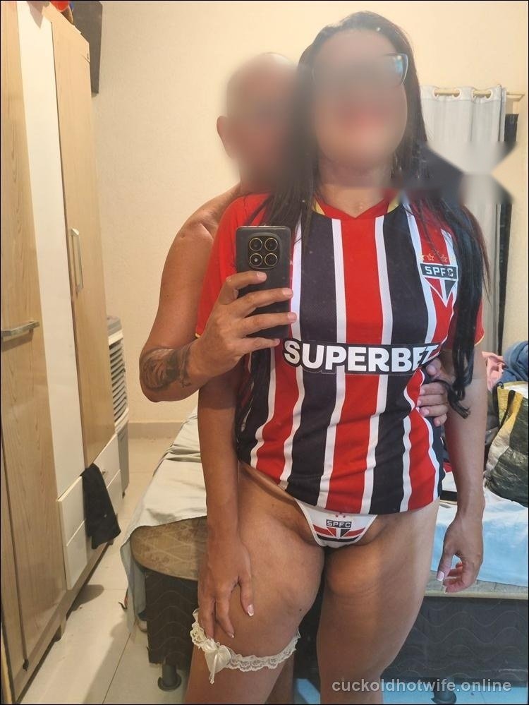 Casal amador esposa hotwife e marido corno - Foto amadora caseira 1