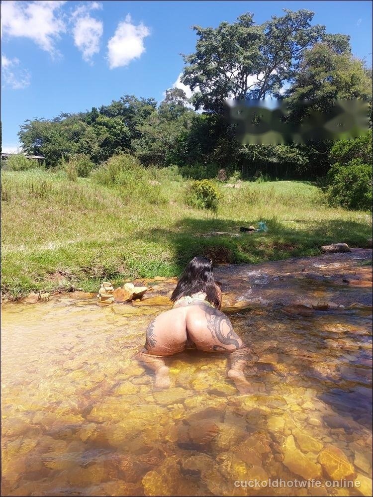 Esposa tatuada gostosa e bunduda - Foto amadora caseira 3