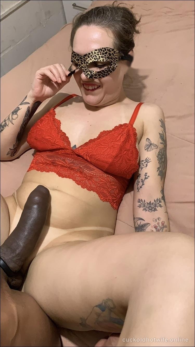 Loira gostosa tatuada hotwife - Foto amadora caseira 11