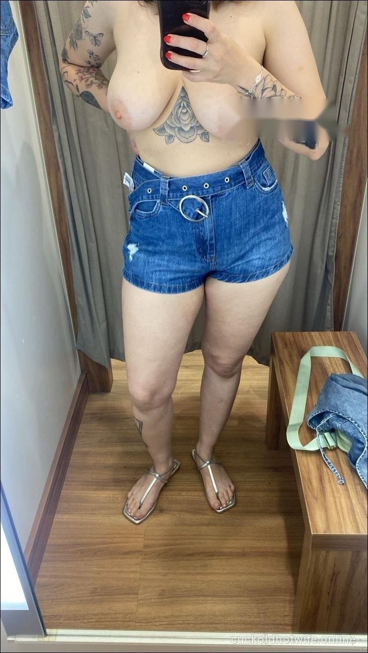 Loira gostosa tatuada hotwife - Foto amadora caseira 3