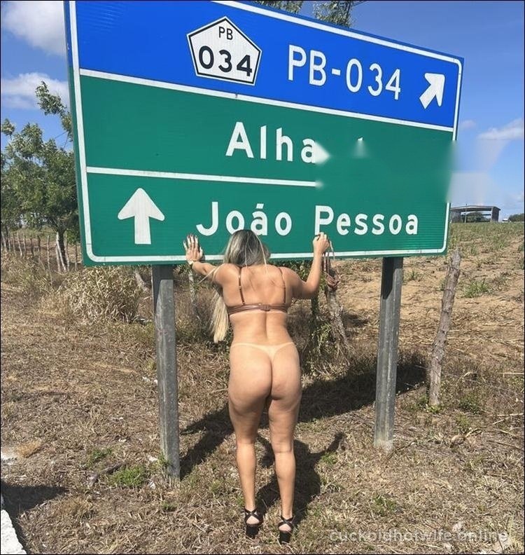 Marido exibindo a sua deliciosa esposa loira - Foto amadora caseira 4